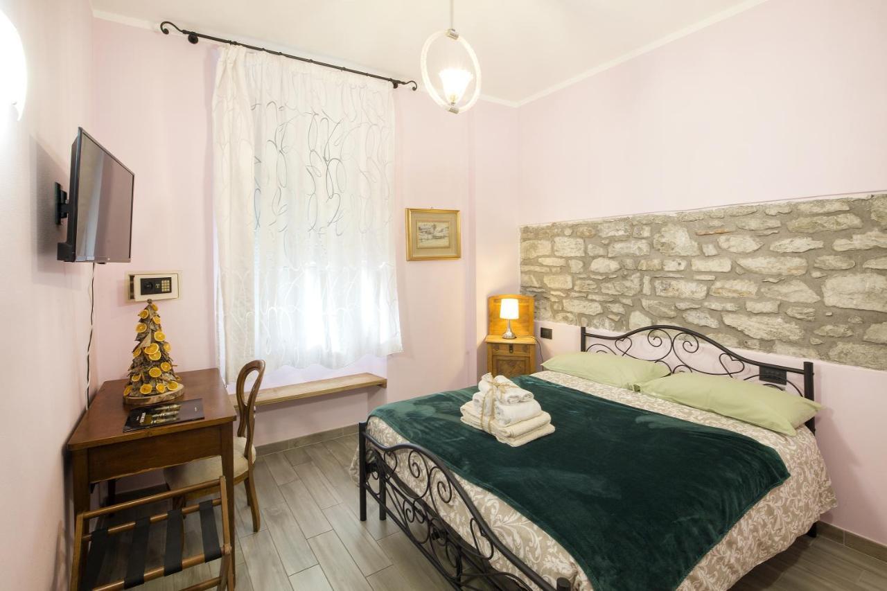 Alla Porta Di Sotto B&B Фивиццано Экстерьер фото