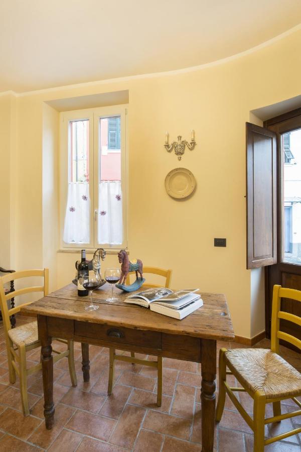 Alla Porta Di Sotto B&B Фивиццано Экстерьер фото