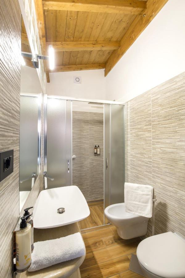 Alla Porta Di Sotto B&B Фивиццано Экстерьер фото