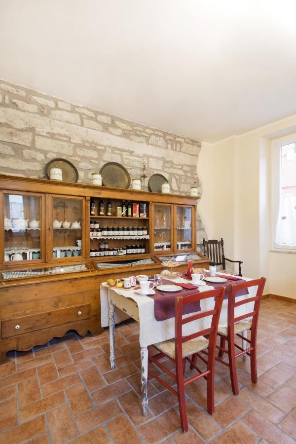 Alla Porta Di Sotto B&B Фивиццано Экстерьер фото