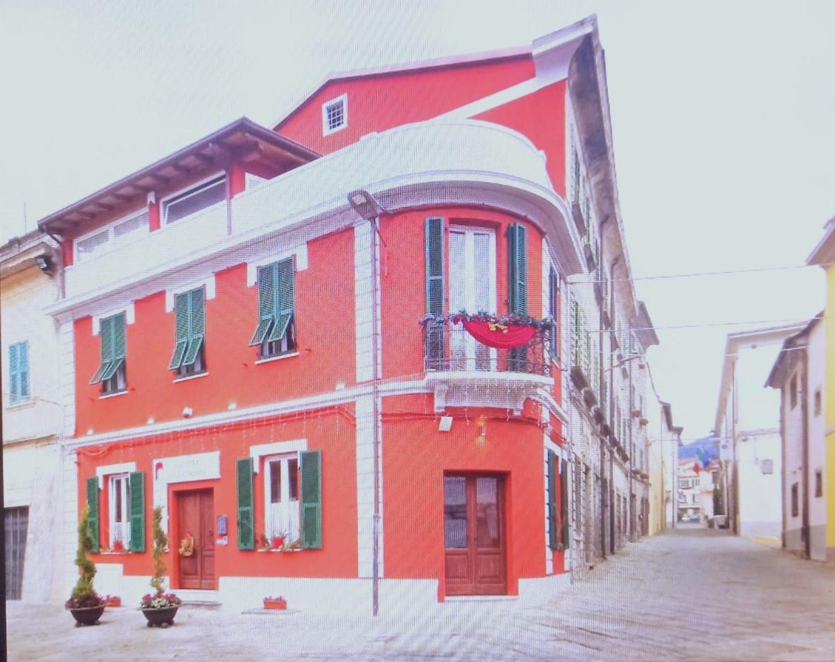 Alla Porta Di Sotto B&B Фивиццано Экстерьер фото