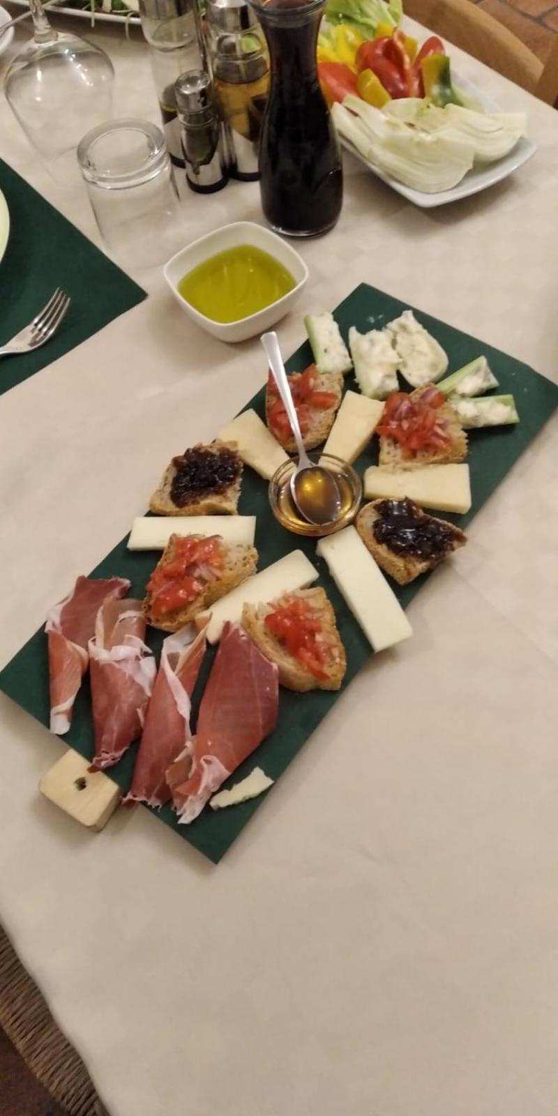 Alla Porta Di Sotto B&B Фивиццано Экстерьер фото