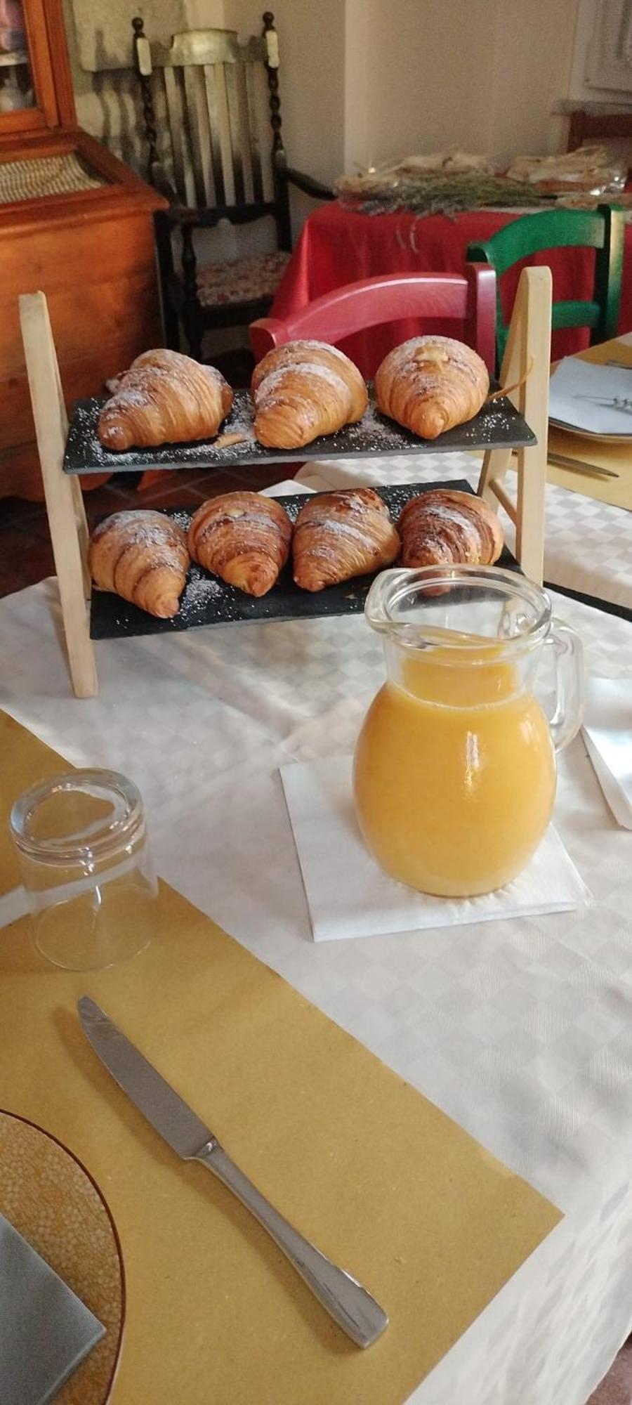Alla Porta Di Sotto B&B Фивиццано Экстерьер фото