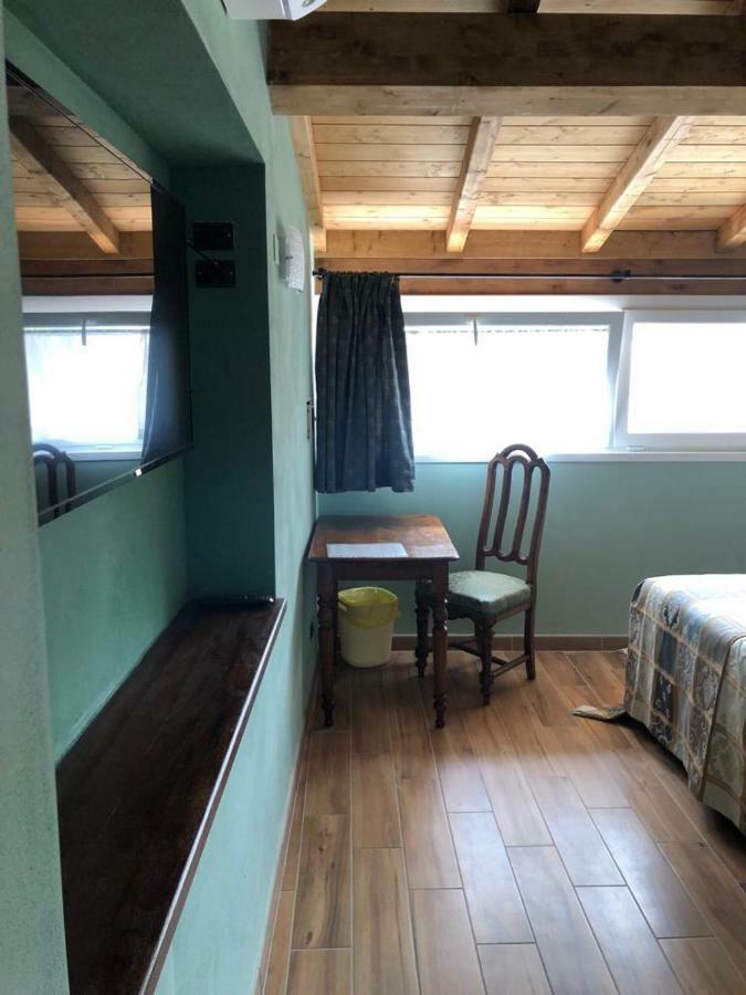 Alla Porta Di Sotto B&B Фивиццано Экстерьер фото