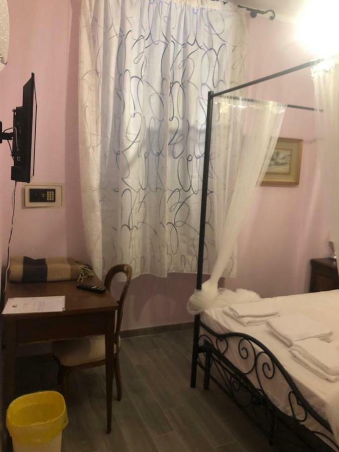 Alla Porta Di Sotto B&B Фивиццано Экстерьер фото
